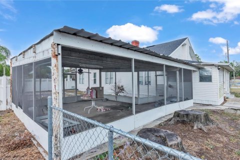 Commercial property in Lake Wales, Florida 5 bedrooms, 340.86 sq.m. № 1306818 - photo 3
