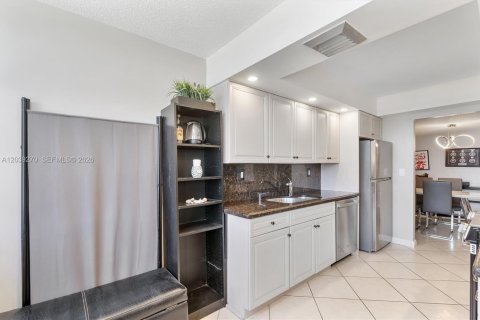Купить кондоминиум в Авентура, Флорида 2 спальни, 145.39м2, № 2085841 - фото 17
