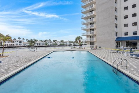 Condominio en alquiler en Hollywood, Florida, 2 dormitorios, 116.5 m2 № 1074704 - foto 1