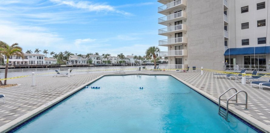 Condominio en Hollywood, Florida, 2 dormitorios № 1074704