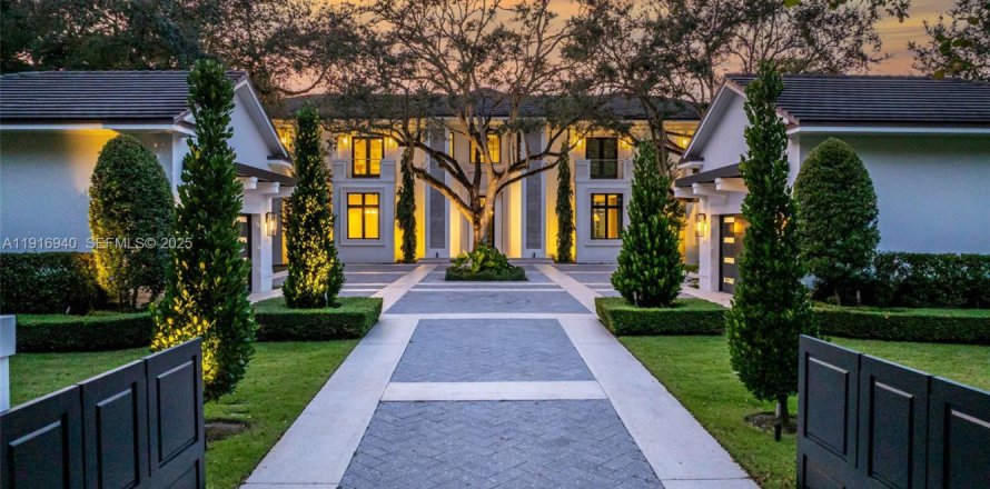 Casa en Pinecrest, Florida 7 dormitorios, 965.53 m2 № 1982672