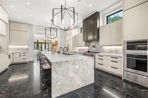 Casa en venta en Pinecrest, Florida, 7 dormitorios, 965.53 m2 № 1982672 - foto 13