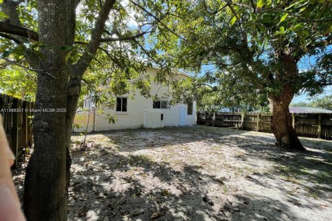 Casa en venta en Dania Beach, Florida, 6 dormitorios, 176.7 m2 № 1942258 - foto 3