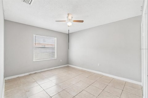 House in Port Richey, Florida 3 bedrooms, 171.13 sq.m. № 2141965 - photo 16