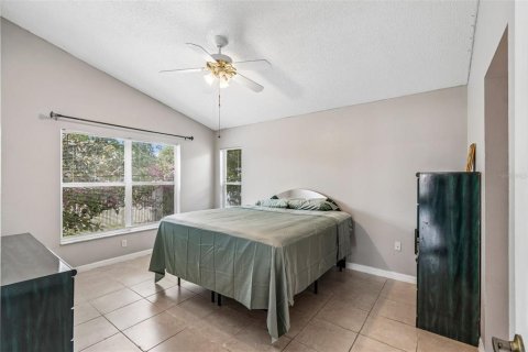 House in Port Richey, Florida 3 bedrooms, 171.13 sq.m. № 2141965 - photo 8