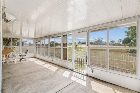 House in Port Richey, Florida 3 bedrooms, 171.13 sq.m. № 2141965 - photo 20
