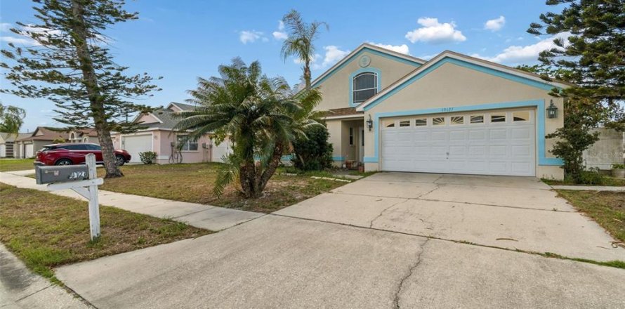 House in Port Richey, Florida 3 bedrooms, 171.13 sq.m. № 2141965