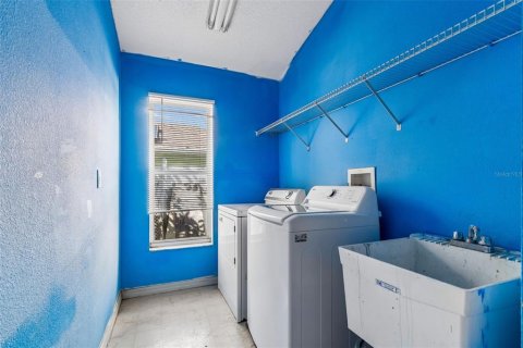 House in Port Richey, Florida 3 bedrooms, 171.13 sq.m. № 2141965 - photo 7