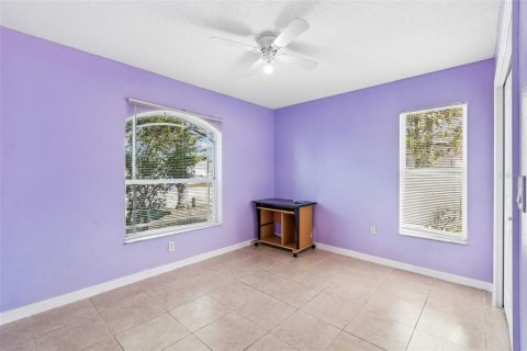 House in Port Richey, Florida 3 bedrooms, 171.13 sq.m. № 2141965 - photo 14