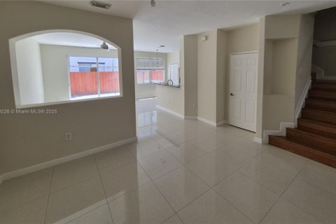 Townhouse in Doral, Florida 4 bedrooms, 175.96 sq.m. № 1804230 - photo 3