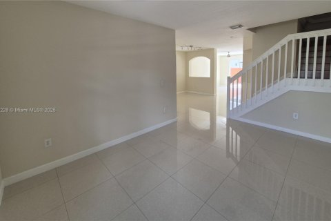 Townhouse in Doral, Florida 4 bedrooms, 175.96 sq.m. № 1804230 - photo 2