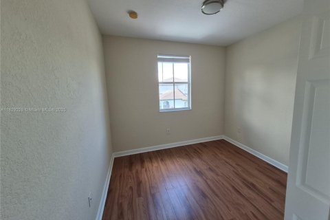 Townhouse in Doral, Florida 4 bedrooms, 175.96 sq.m. № 1804230 - photo 19