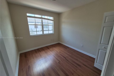 Townhouse in Doral, Florida 4 bedrooms, 175.96 sq.m. № 1804230 - photo 20
