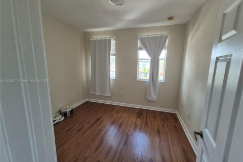 Townhouse in Doral, Florida 4 bedrooms, 175.96 sq.m. № 1804230 - photo 18