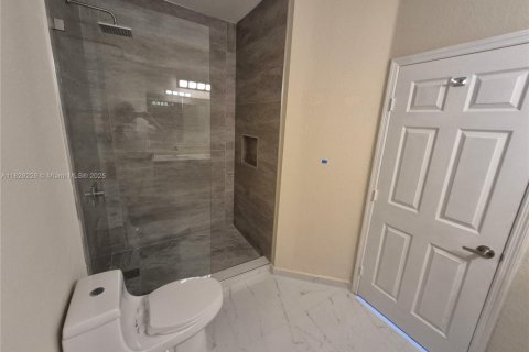 Townhouse in Doral, Florida 4 bedrooms, 175.96 sq.m. № 1804230 - photo 24