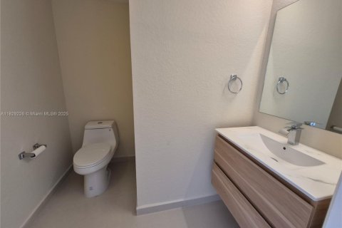 Townhouse in Doral, Florida 4 bedrooms, 175.96 sq.m. № 1804230 - photo 9