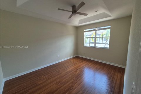 Townhouse in Doral, Florida 4 bedrooms, 175.96 sq.m. № 1804230 - photo 25