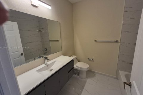 Townhouse in Doral, Florida 4 bedrooms, 175.96 sq.m. № 1804230 - photo 15