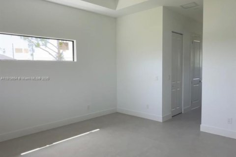 Casa en venta en Cape Coral, Florida, 4 dormitorios № 1761806 - foto 8