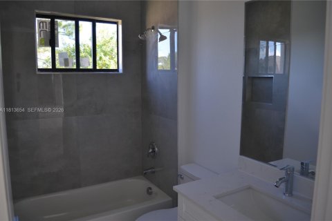 Casa en venta en Cape Coral, Florida, 4 dormitorios № 1761806 - foto 21