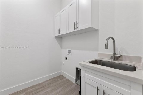 Casa en venta en Cape Coral, Florida, 4 dormitorios № 1761806 - foto 18