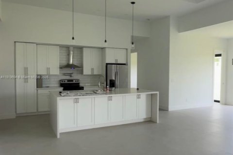 Casa en venta en Cape Coral, Florida, 4 dormitorios № 1761806 - foto 14