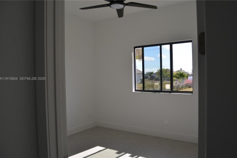 Casa en venta en Cape Coral, Florida, 4 dormitorios № 1761806 - foto 20