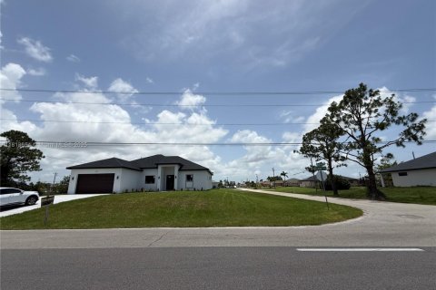 House in Cape Coral, Florida 4 bedrooms № 1761806 - photo 7