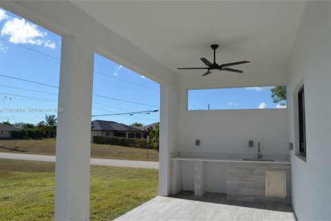 Casa en venta en Cape Coral, Florida, 4 dormitorios № 1761806 - foto 26