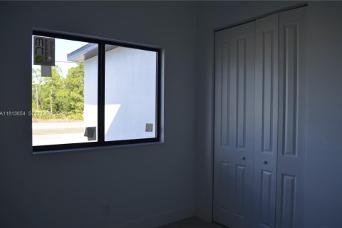 Casa en venta en Cape Coral, Florida, 4 dormitorios № 1761806 - foto 25