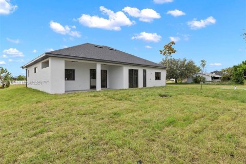 House in Cape Coral, Florida 4 bedrooms № 1761806 - photo 6