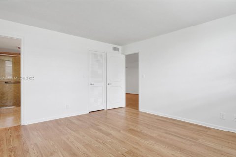 Condominio en venta en Pembroke Pines, Florida, 2 dormitorios, 108.7 m2 № 1957910 - foto 11