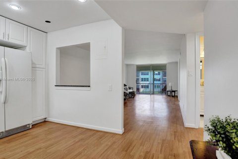 Condominio en venta en Pembroke Pines, Florida, 2 dormitorios, 108.7 m2 № 1957910 - foto 3