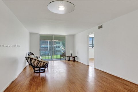 Condominio en venta en Pembroke Pines, Florida, 2 dormitorios, 108.7 m2 № 1957910 - foto 8