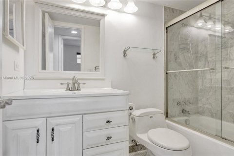 Condominio en venta en Pembroke Pines, Florida, 2 dormitorios, 108.7 m2 № 1957910 - foto 16