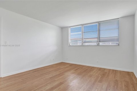 Condominio en venta en Pembroke Pines, Florida, 2 dormitorios, 108.7 m2 № 1957910 - foto 10