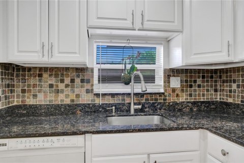 Condominio en venta en Pembroke Pines, Florida, 2 dormitorios, 108.7 m2 № 1957910 - foto 6