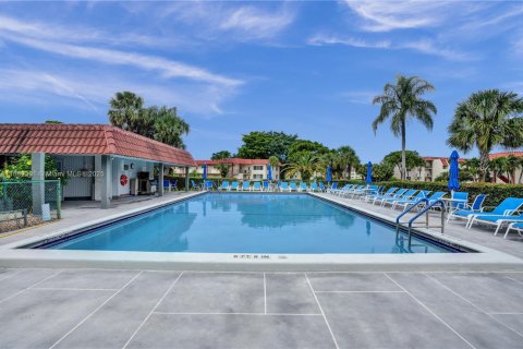 Condominio en venta en Pembroke Pines, Florida, 2 dormitorios, 108.7 m2 № 1957910 - foto 22