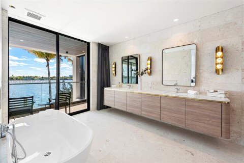 House in Miami Beach, Florida 4 bedrooms, 364.46 sq.m. № 1982657 - photo 19