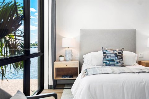 House in Miami Beach, Florida 4 bedrooms, 364.46 sq.m. № 1982657 - photo 26