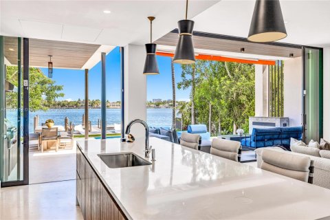 House in Miami Beach, Florida 4 bedrooms, 364.46 sq.m. № 1982657 - photo 16