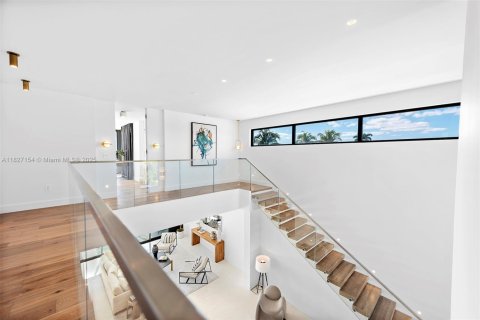 House in Miami Beach, Florida 4 bedrooms, 364.46 sq.m. № 1982657 - photo 24
