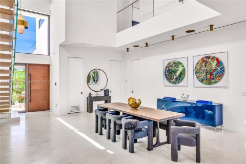 House in Miami Beach, Florida 4 bedrooms, 364.46 sq.m. № 1982657 - photo 13