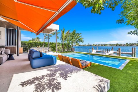 House in Miami Beach, Florida 4 bedrooms, 364.46 sq.m. № 1982657 - photo 21