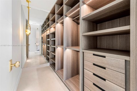 House in Miami Beach, Florida 4 bedrooms, 364.46 sq.m. № 1982657 - photo 27