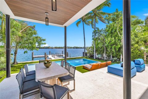 House in Miami Beach, Florida 4 bedrooms, 364.46 sq.m. № 1982657