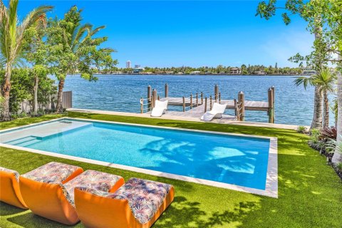 House in Miami Beach, Florida 4 bedrooms, 364.46 sq.m. № 1982657 - photo 2