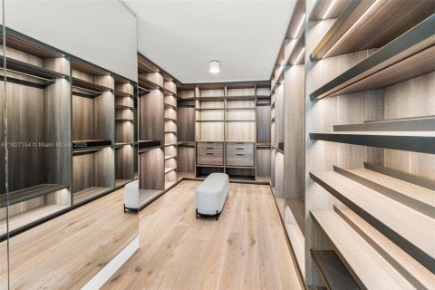 House in Miami Beach, Florida 4 bedrooms, 364.46 sq.m. № 1982657 - photo 20