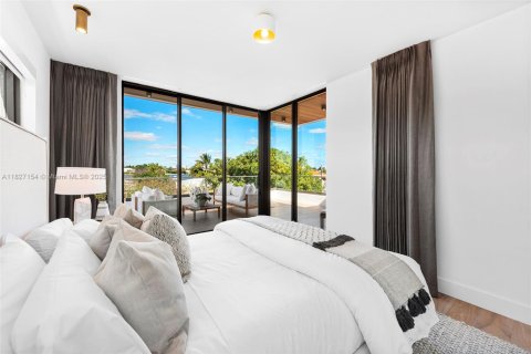 House in Miami Beach, Florida 4 bedrooms, 364.46 sq.m. № 1982657 - photo 29