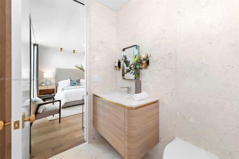 House in Miami Beach, Florida 4 bedrooms, 364.46 sq.m. № 1982657 - photo 28